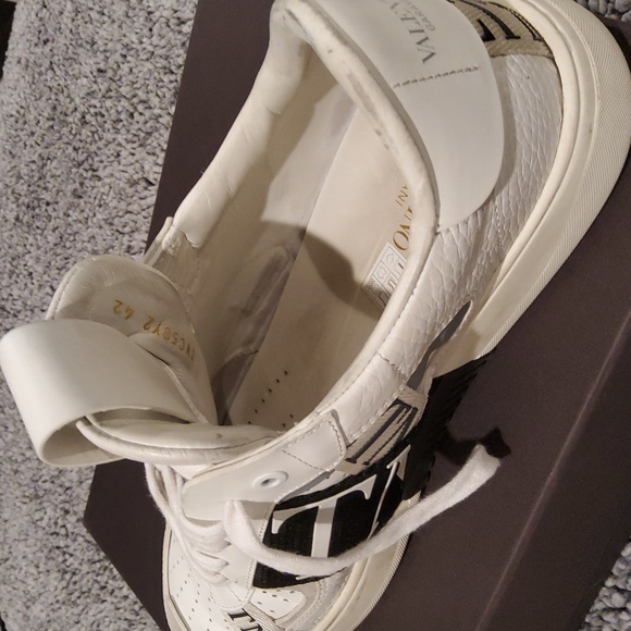 VALENTINO WHITE/ BLACK LEATHER AND SUEDE SNEAKERS SIZE 42 - Picture 9 of 9